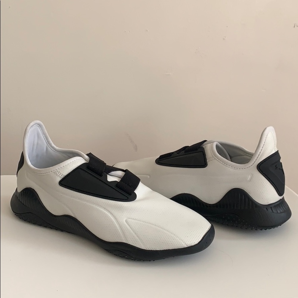 New in box Puma Mostro Sneaker White & black Sz 6